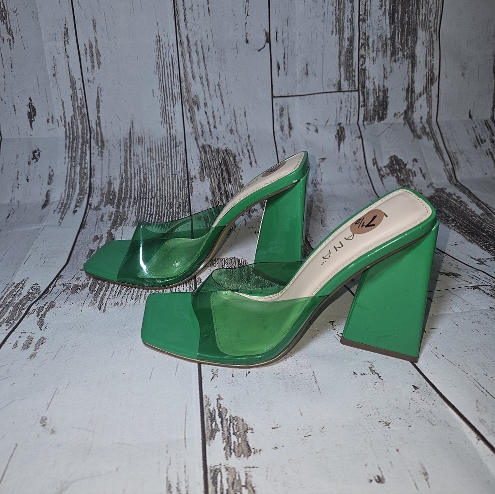 Liliana Green Women's Heels - Picture 3 of 3